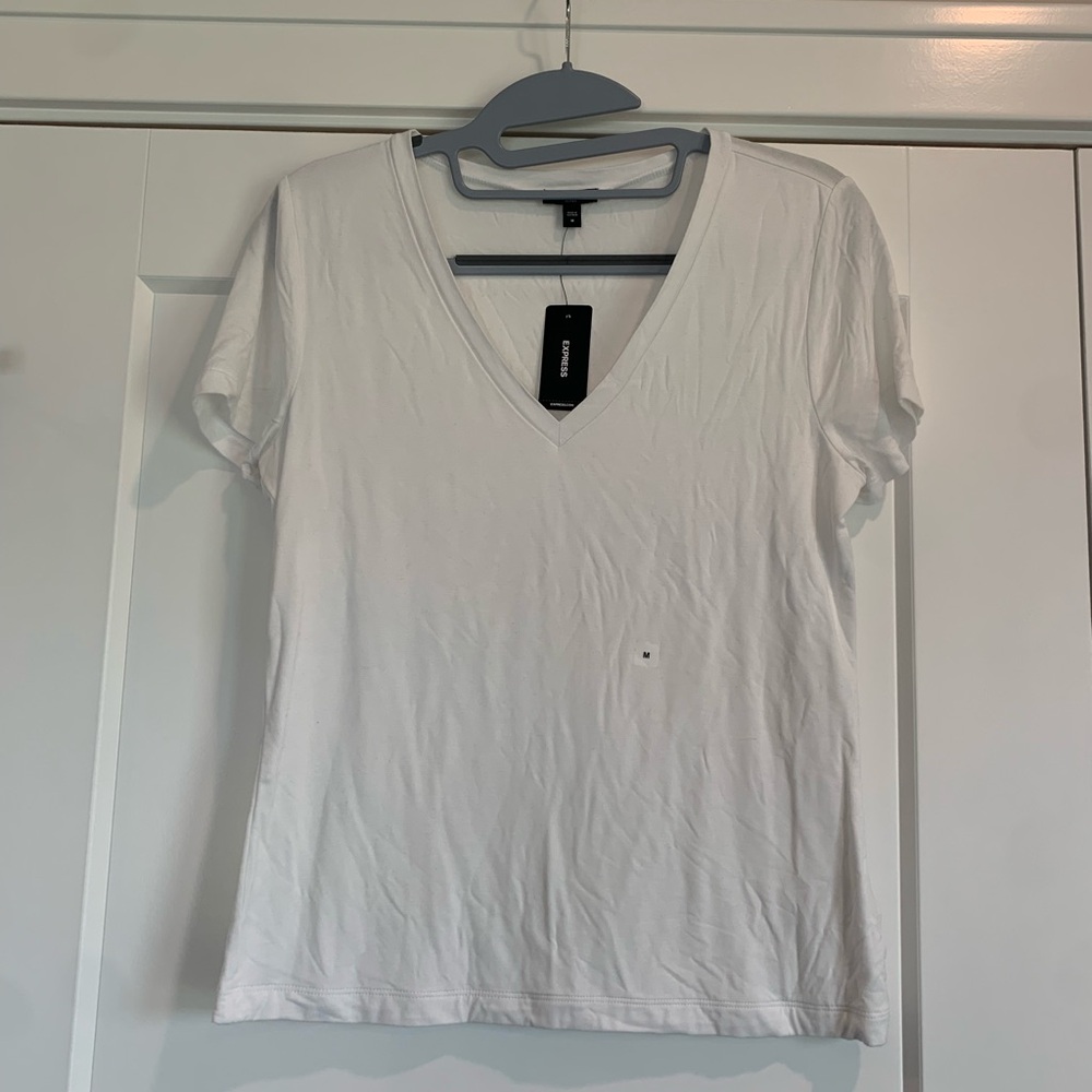 NWT Express Fitted White Short Sleeve Vneck